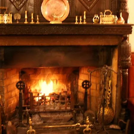 מלון Tennant Arms 3*