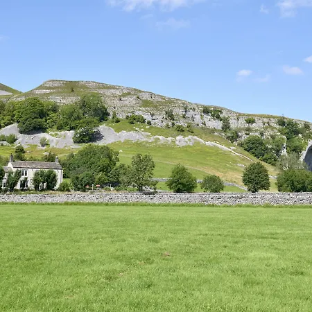 מלון Tennant Arms 3*