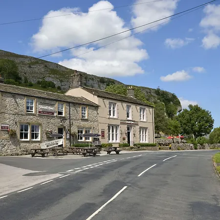 Tennant Arms מלון 3*