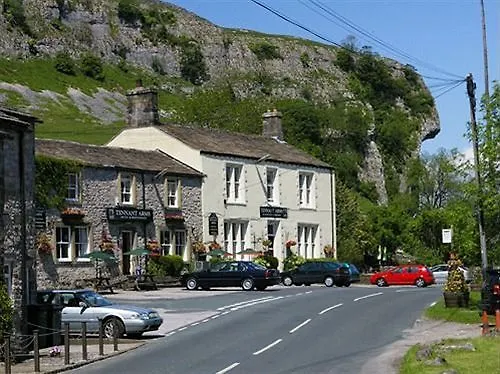 Tennant Arms Hotel 3*